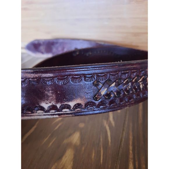 Mens Leather Tooled Scorpion Belt Well Worn Scuffed Size 42 - Picture 6 of 6